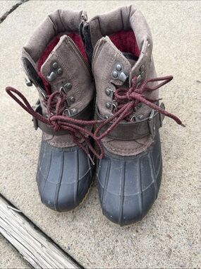 Women’s Tommy HilifogWaterproof Winter Boots in Brown with Burgundy Lining